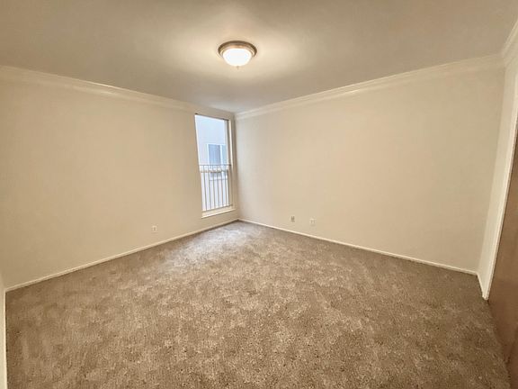 5th image of 3090 Vicente St