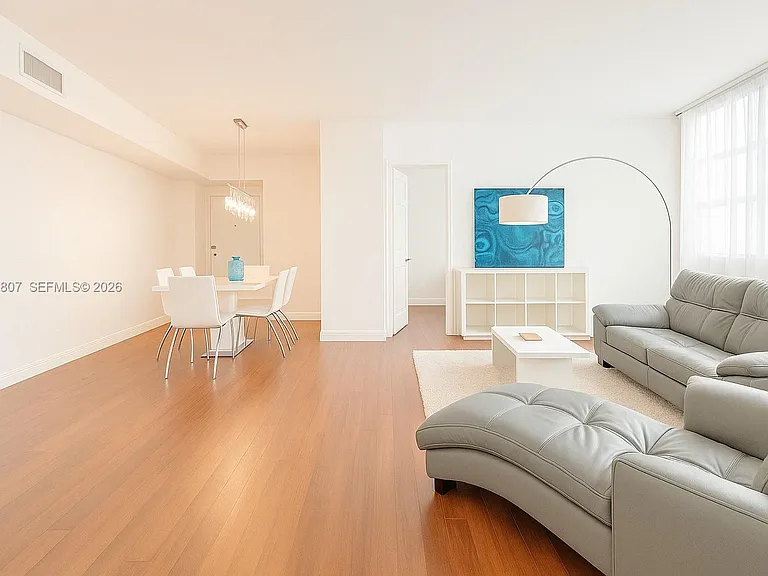 905 Brickell Bay Dr #1022 — Photo 1