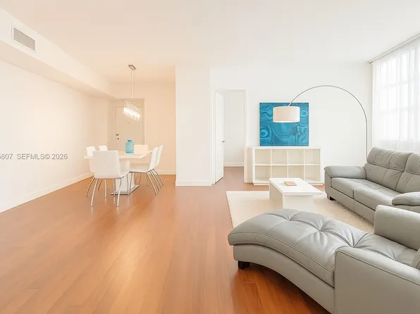 905 Brickell Bay Dr APT 1022, Miami, FL 33131