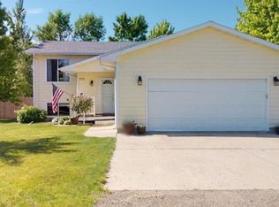 132 Twin Oaks Ln, Brookings, SD 57006