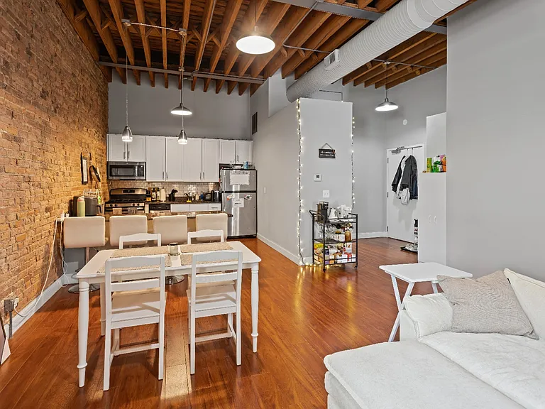 359 W Chicago Ave #2S — Photo 2
