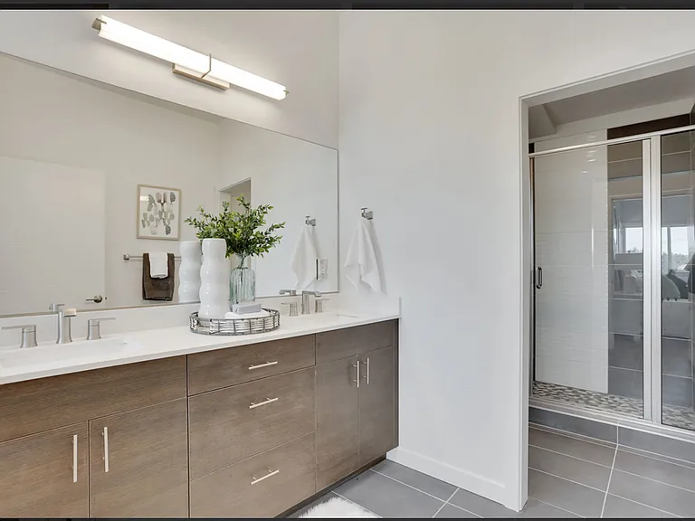 Silverlake Townhomes — Photo 13