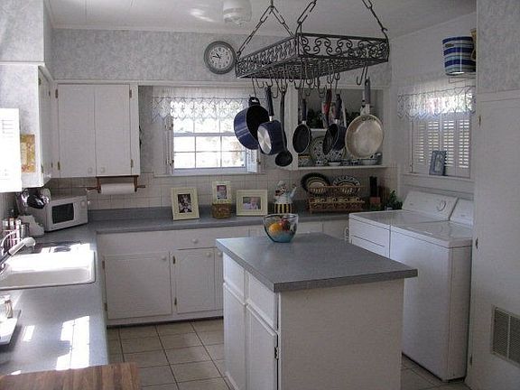 2nd image of 502 Hoskins Ave