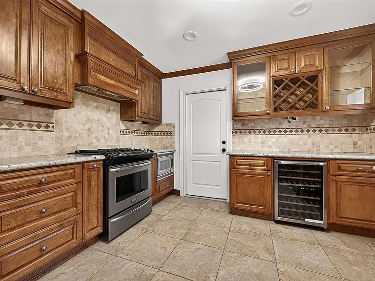 5422 Hummingbird St — Photo 10
