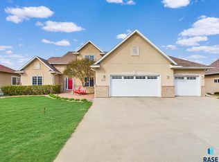 803 Eagle Run, Dell Rapids, SD 57022