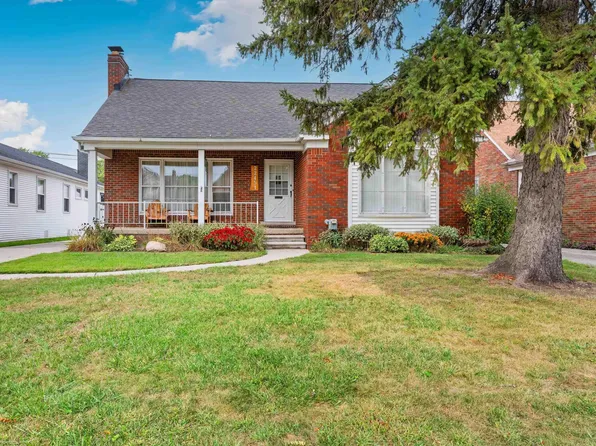 22451 Bayview Dr, Saint Clair Shores, MI 48081