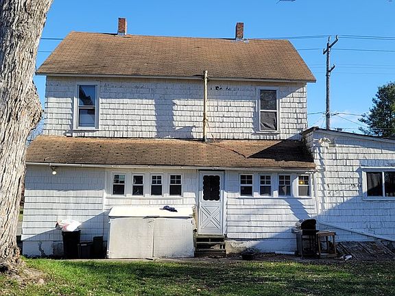 4th image of 1171 Magee St