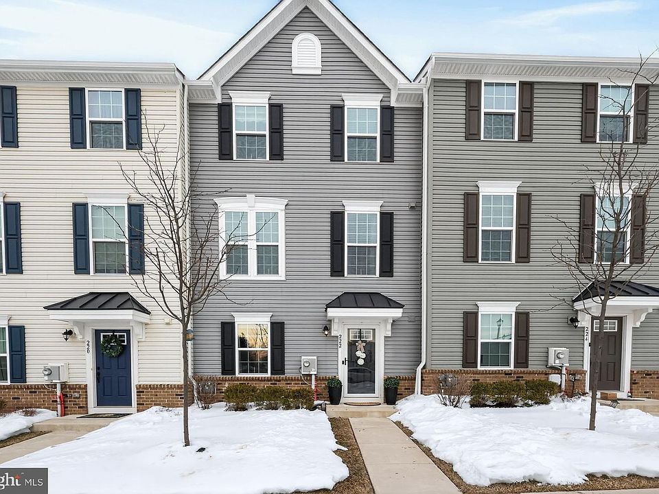 1st image of 222 Center Dr
