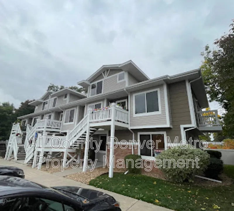 5024 Everett St #102