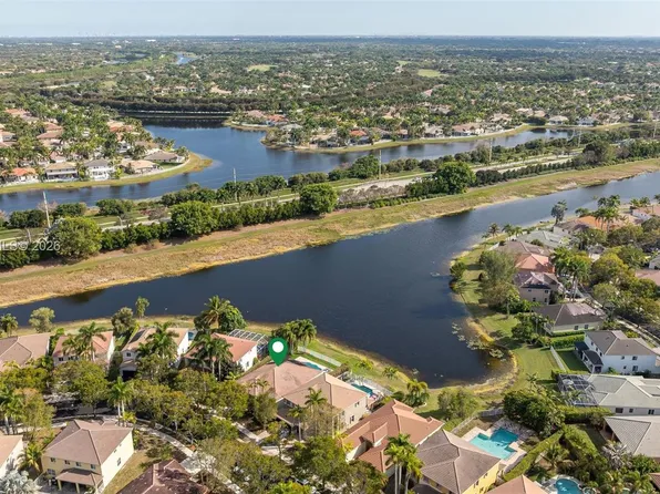 766 Sunflower Cir, Fort Lauderdale, FL 33327