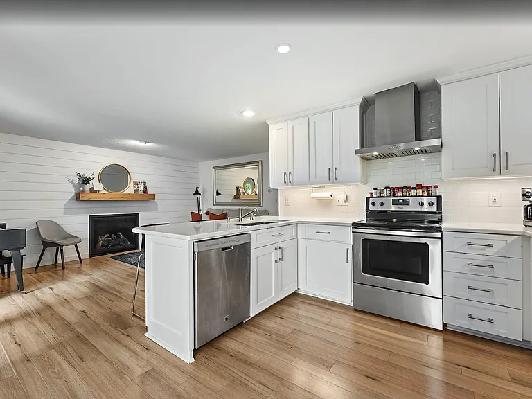 13338 SW Shore Dr — Photo 35