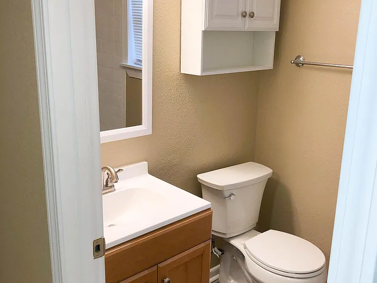 9405 Lew Cir #B — Photo 20