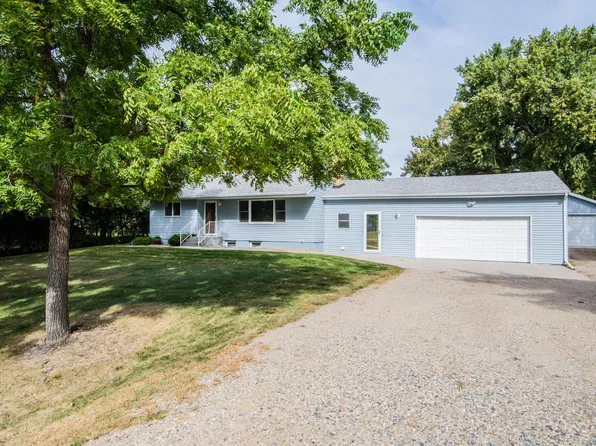 319 16th Ave NW, West Fargo, ND 58078