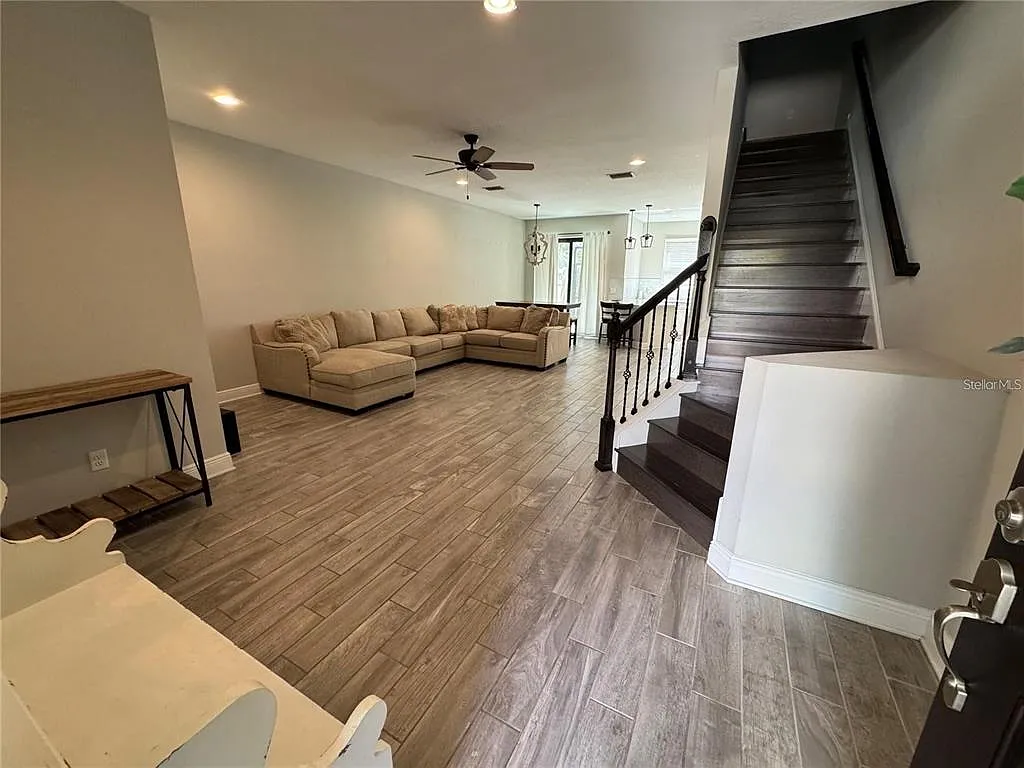 3 bed, 2.5 bath, 1908 sqft, $2,700 — Photo 3