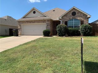 740 Countryside Dr, Aubrey, TX 76227