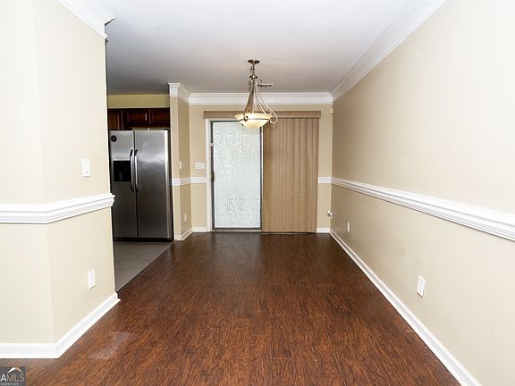 3rd image of 460 Paxton Pl