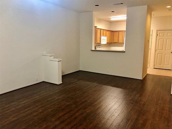 5th image of 2301 Stoneleigh Pl