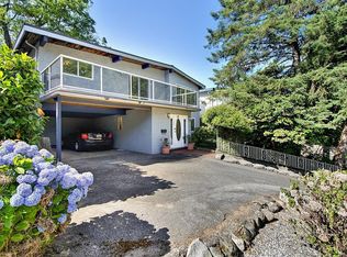 1106 Heywood St, North Vancouver, BC V7L1H4