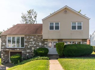 9811 Ferndale St, Philadelphia, PA 19115