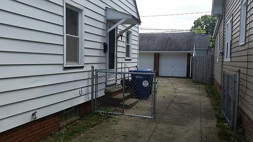 2nd image of 4923 Wood Ave