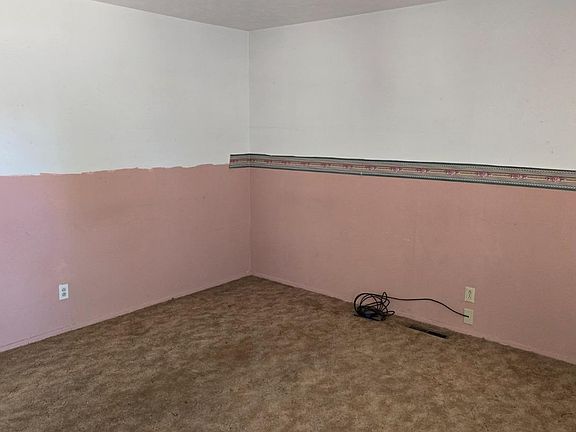 3rd image of 532 Crestwood Ln