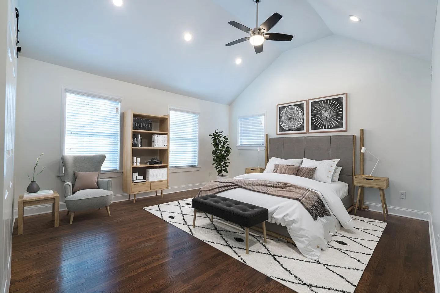 Stylishly updated East Atlanta home by EAV attractions — Photo 4