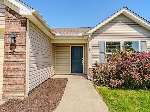 2nd image of 2403 Cushing Dr