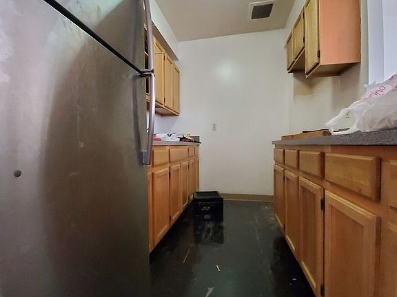3rd image of 170 Jefferson Ave APT 2