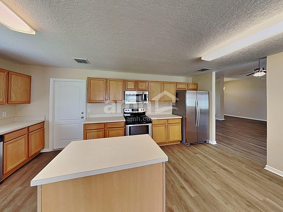 3rd image of 543 Hearthglen Blvd