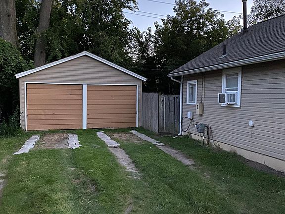2 car garage and fence to back yard