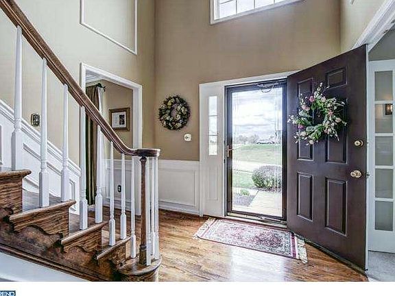 3rd image of 136 Bromley Dr