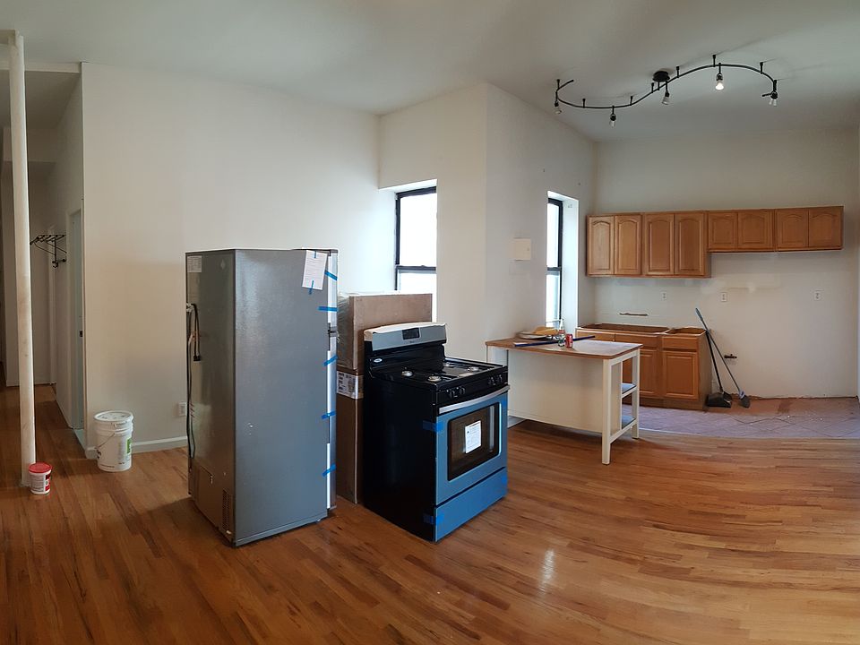 2nd image of 156 Adelphi St APT 16