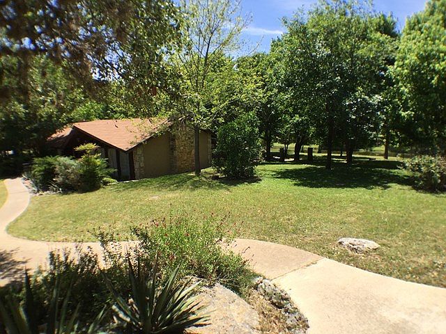 1st image of 210 S Lakeway Dr