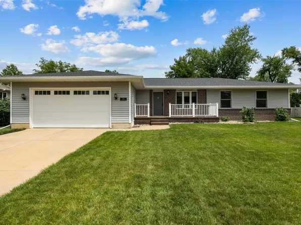 1265 40th Street Ct NW, Cedar Rapids, IA 52405