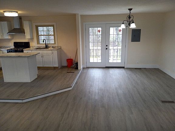 5th image of 1708 Hospital Dr