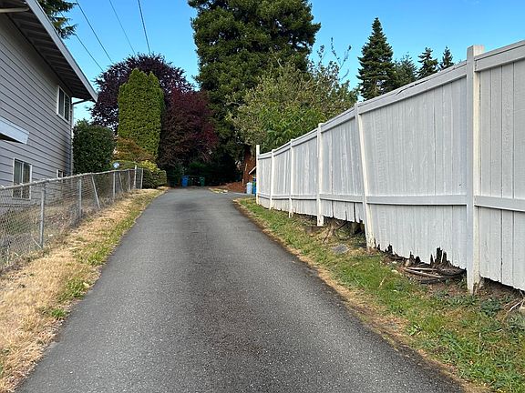 long driveway to the house