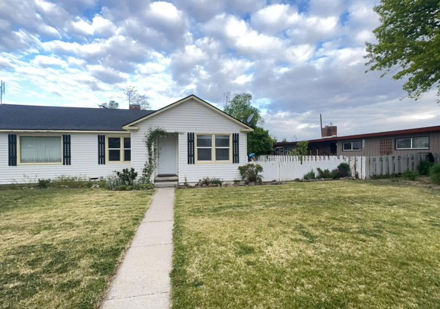 Wiens Duplex — Photo 1