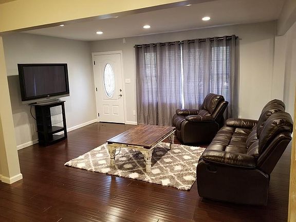 4th image of 91 Paris Ln