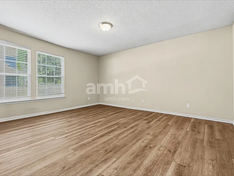 6804 Woodland Heights Dr — Photo 5