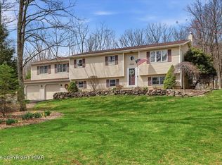 1177 N Rocky Mountain Dr, Effort, PA 18330