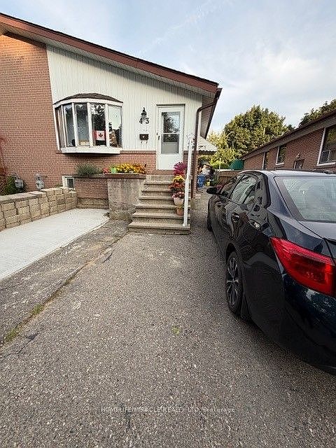 1st image of 43 Corby Cres