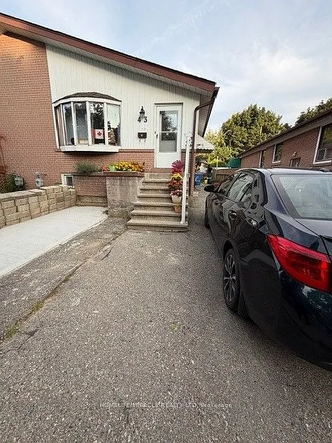 43 Corby Cres