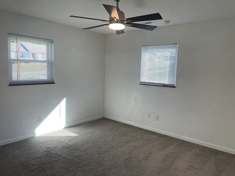 121 Peterson Rd — Photo 4