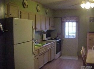 43 45th St, Islip, NY 11751