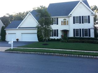 26 Cornwallis Ct, Manalapan, NJ 07726