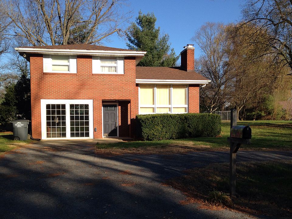 1st image of 609 Aneta Ave