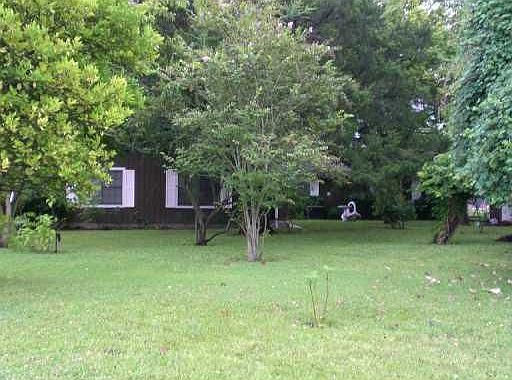 1st image of 903 S Houston St