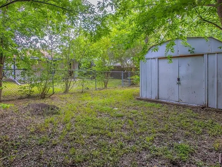 2329 Connor Ave — Photo 5