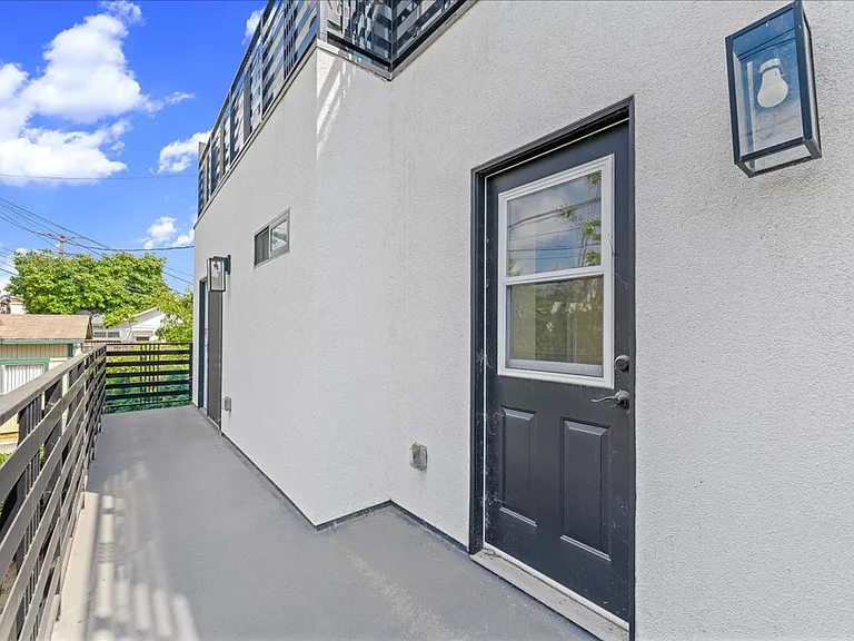 4019 W Mont Clair St — Photo 11