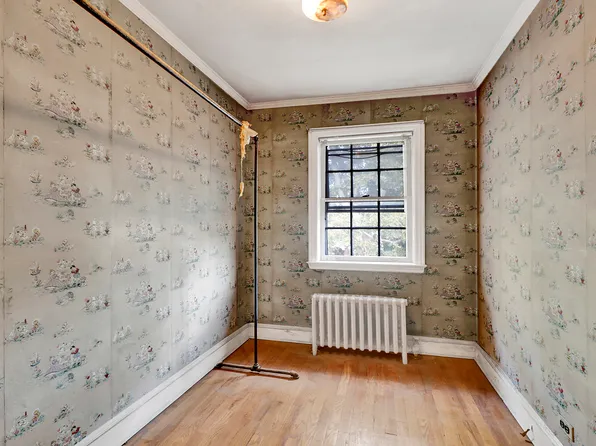 452 Marine Avenue image 13 of 19